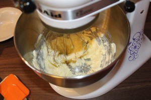 Brownies mit Erdnusscreme - Butter aufschlagen