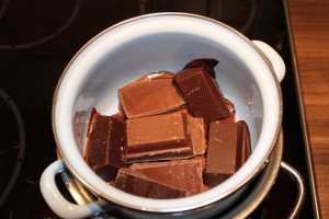 Brownies mit Erdnusscreme - Kuvertüre schmelzen