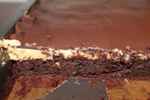 Brownies mit Erdnusscreme - alle Schichten des Kuchens
