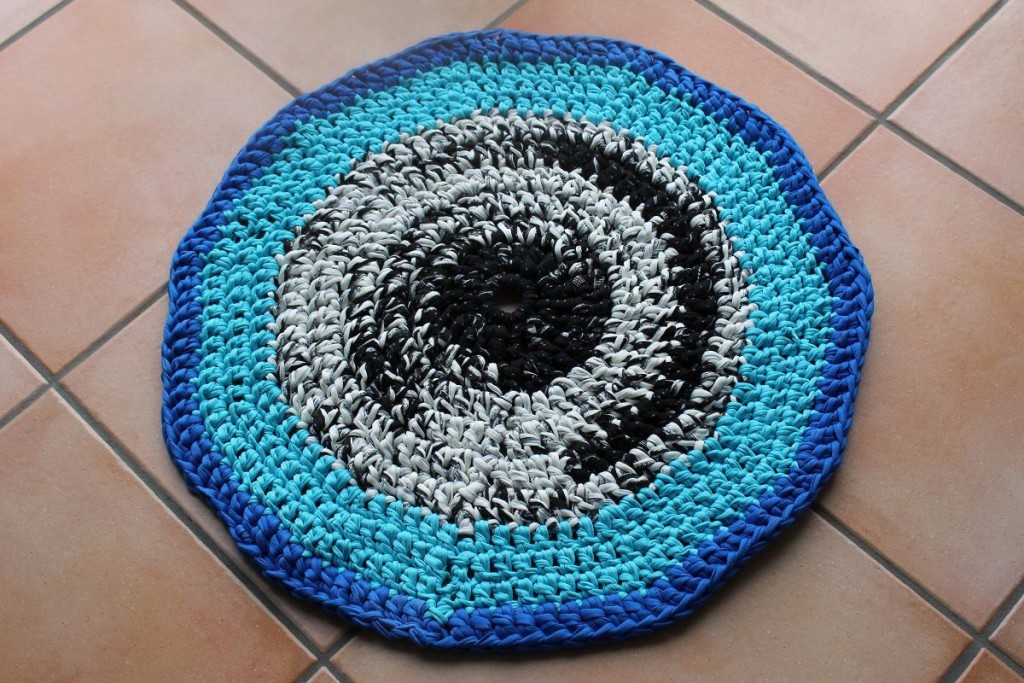 DIY Häkelteppich aus Textilgarn